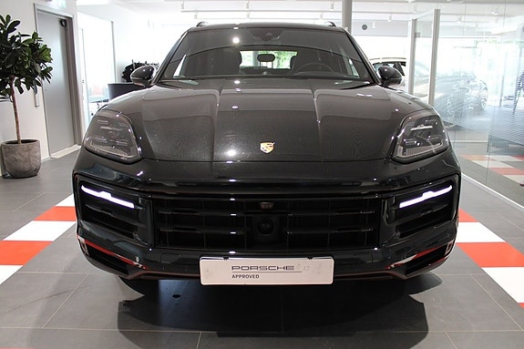 Porsche Cayenne 3 of 5