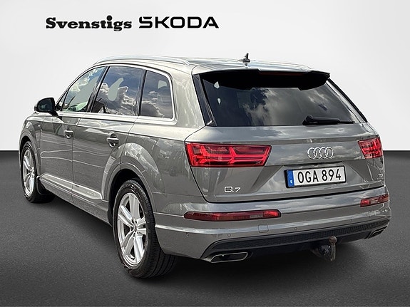 Audi Q7 3 of 5