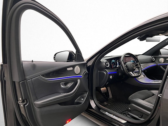 Mercedes-Benz E300 11 of 30