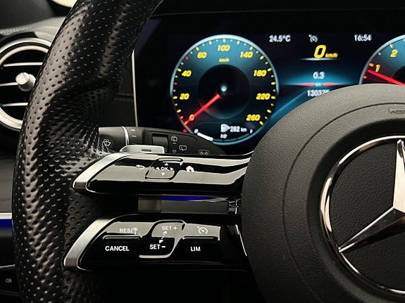 Mercedes-Benz E300 17 of 30