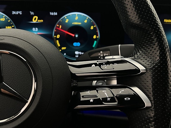 Mercedes-Benz E300 19 of 30