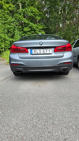 BMW 530i 4 of 5