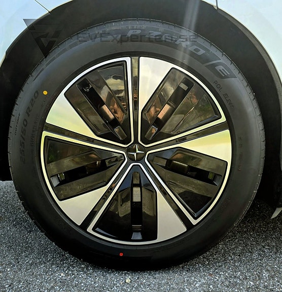 Polestar 4 10 of 30