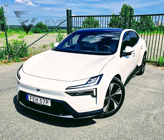 Polestar 4 2 of 5