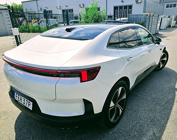 Polestar 4 7 of 30