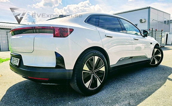 Polestar 4 6 of 30