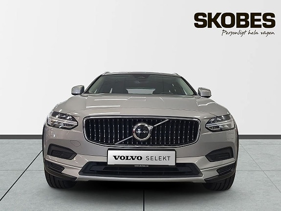 Volvo V90 Cross Country 2 of 5