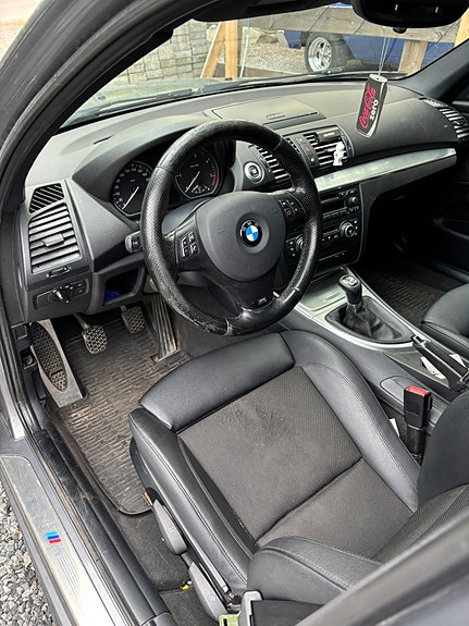 BMW 120d 4 of 5