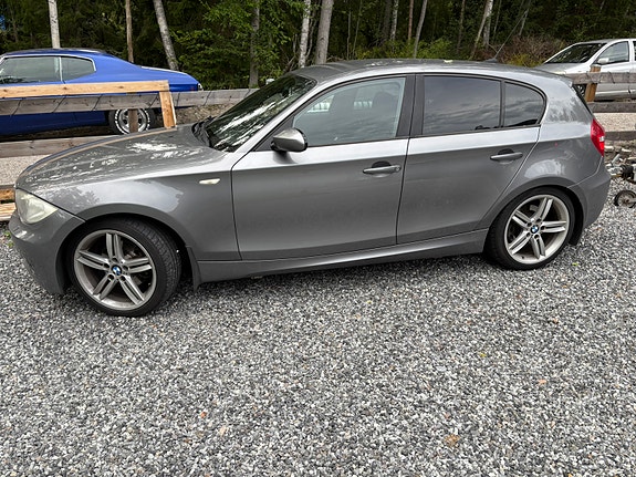BMW 120d 2 of 5
