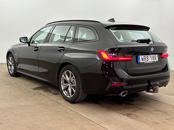 BMW 330e 4 of 5