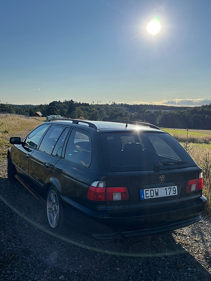 BMW 540i 3 of 5