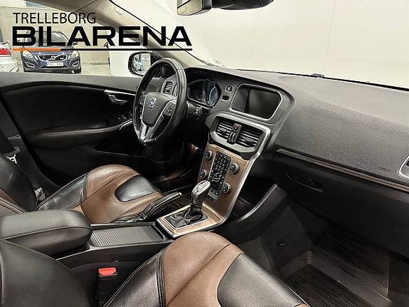 Volvo V40 Cross Country 13 of 26