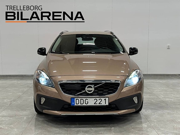 Volvo V40 Cross Country 3 of 5