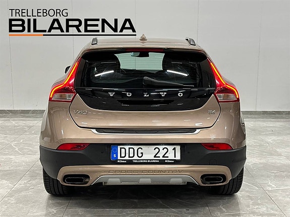 Volvo V40 Cross Country 7 of 26