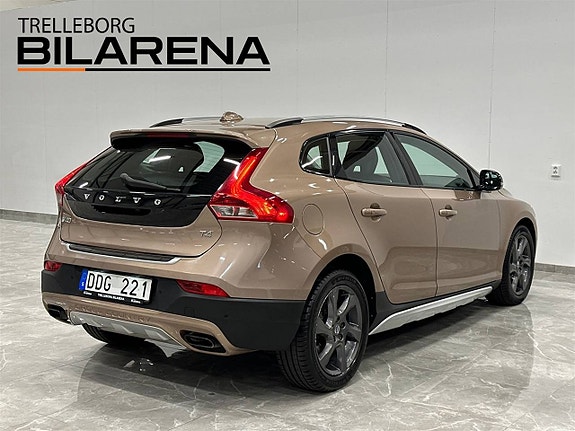Volvo V40 Cross Country 8 of 26