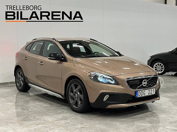 Volvo V40 Cross Country 2 of 5