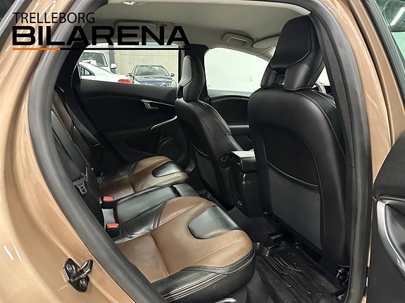 Volvo V40 Cross Country 24 of 26