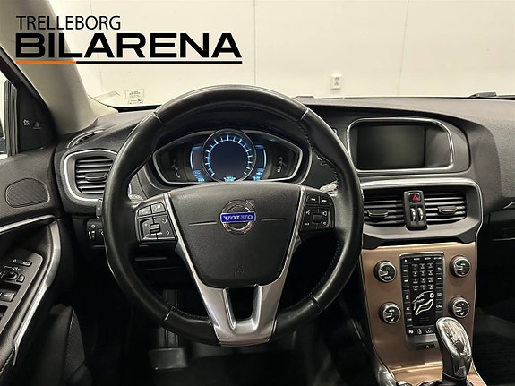 Volvo V40 Cross Country 17 of 26