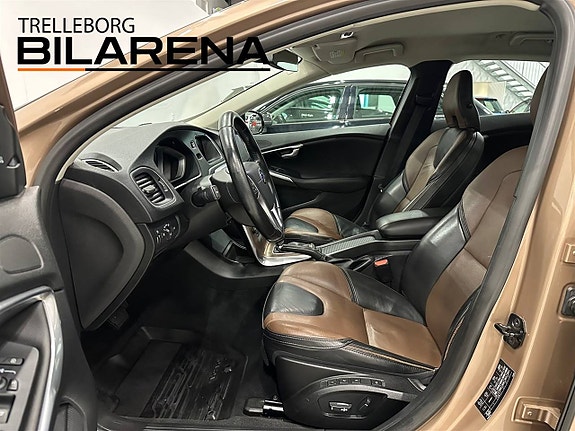 Volvo V40 Cross Country 11 of 26