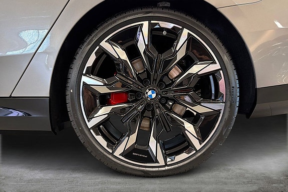 BMW 530e 15 of 18
