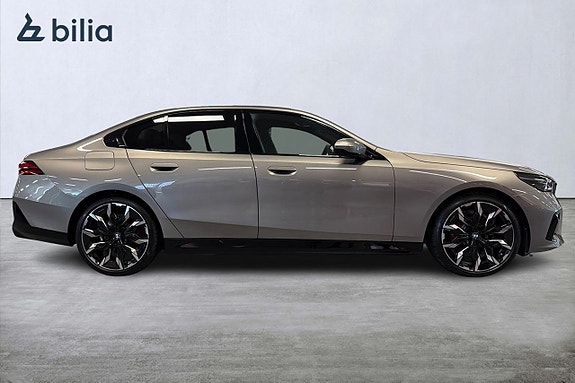 BMW 530e 16 of 18