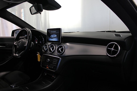 Mercedes-Benz CLA200 18 of 25