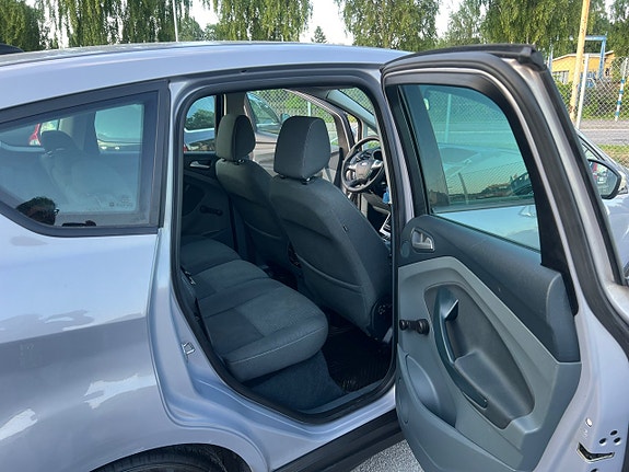 Ford C-Max 14 of 30
