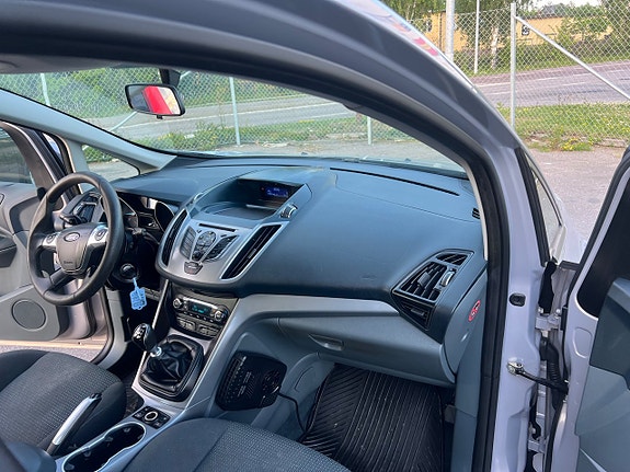 Ford C-Max 11 of 30