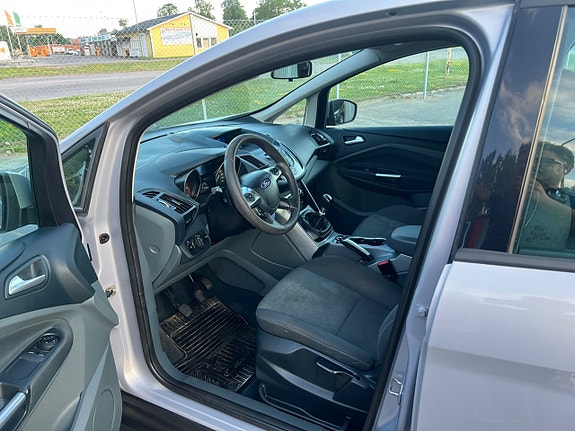 Ford C-Max 18 of 30