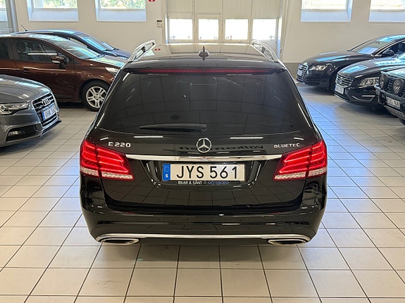 Mercedes-Benz E220 4 of 5