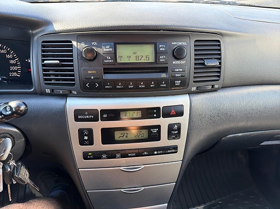 Toyota Corolla 13 of 22