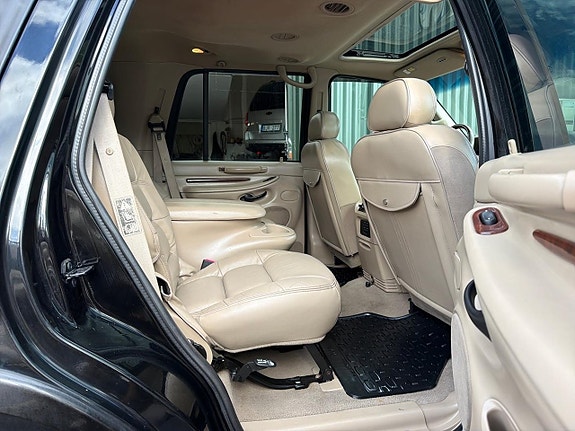 Lincoln Navigator 17 of 27