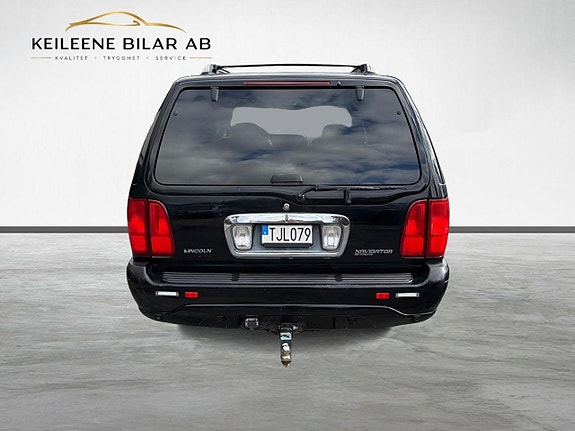 Lincoln Navigator 6 of 27