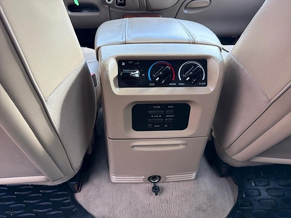 Lincoln Navigator 25 of 27