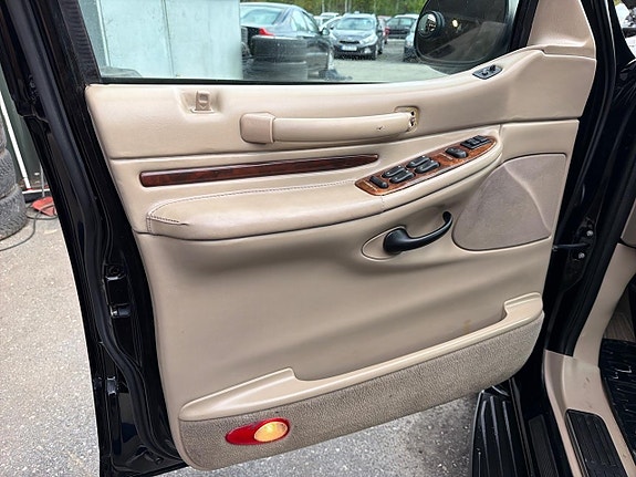 Lincoln Navigator 24 of 27
