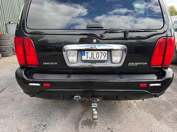 Lincoln Navigator 26 of 27