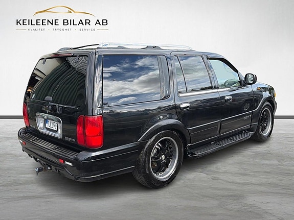 Lincoln Navigator 8 of 27