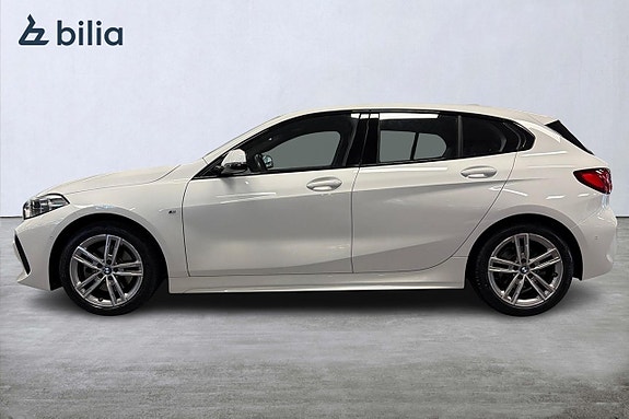 BMW 118i 3 of 5