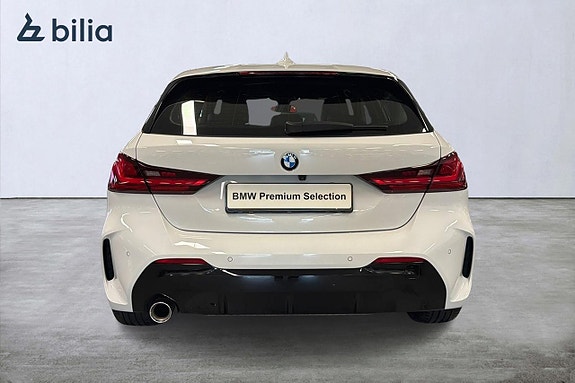 BMW 118i 4 of 5