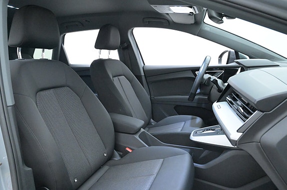 Audi Q4 e-tron 12 of 27