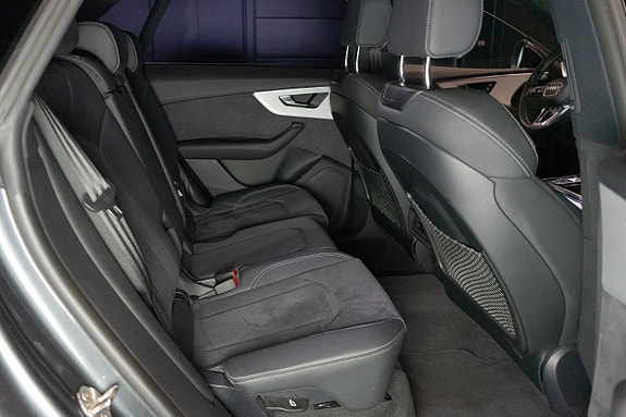 Audi Q8 17 of 19