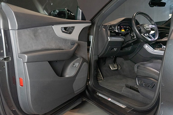 Audi Q8 10 of 19