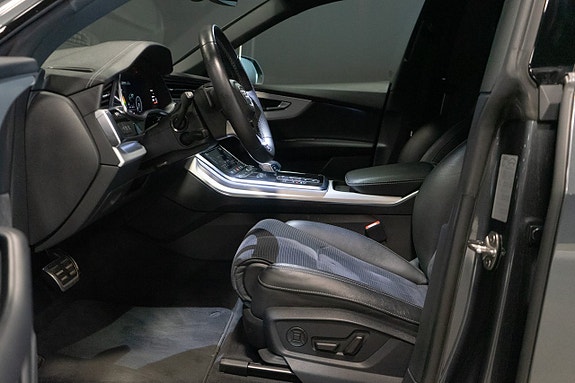 Audi Q8 11 of 19