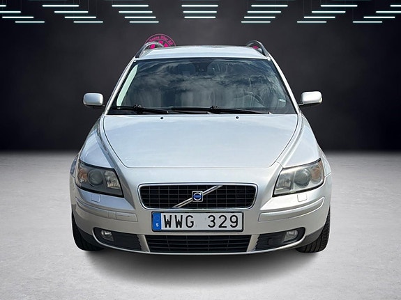 Volvo V50 3 of 5