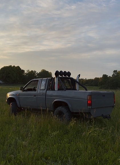 Nissan King Cab 4 of 4