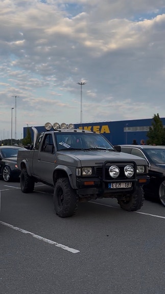Nissan King Cab 3 of 4