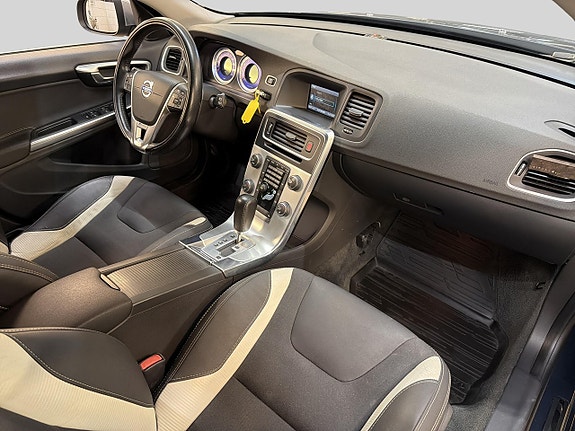 Volvo V60 13 of 25