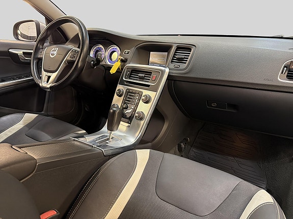 Volvo V60 12 of 25