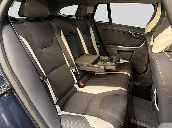 Volvo V60 11 of 25