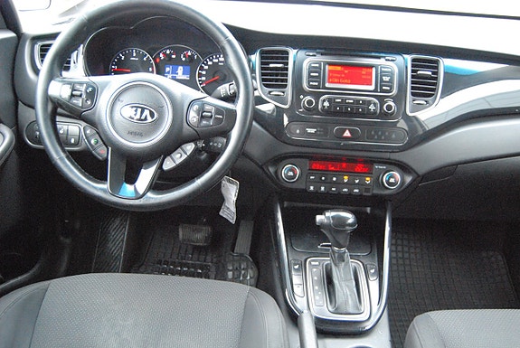 Kia Carens 10 of 11
